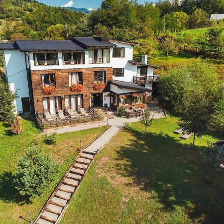 ホテル Talhaus Vişeu de Sus エクステリア 写真