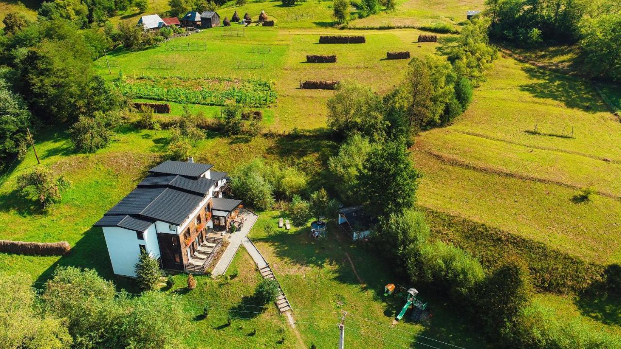 ホテル Talhaus Vişeu de Sus エクステリア 写真